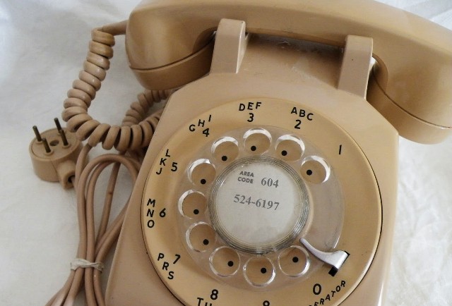 Le téléphone sonne, par Éric